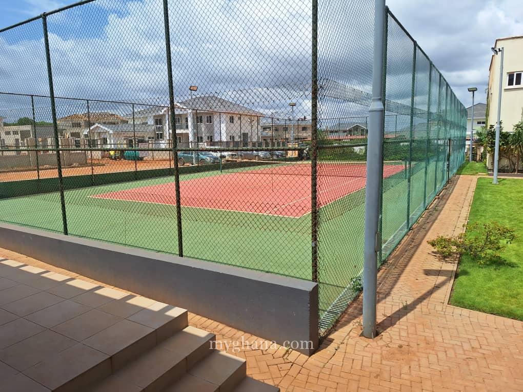 4 bedroom house in a gated community at East Airport to let