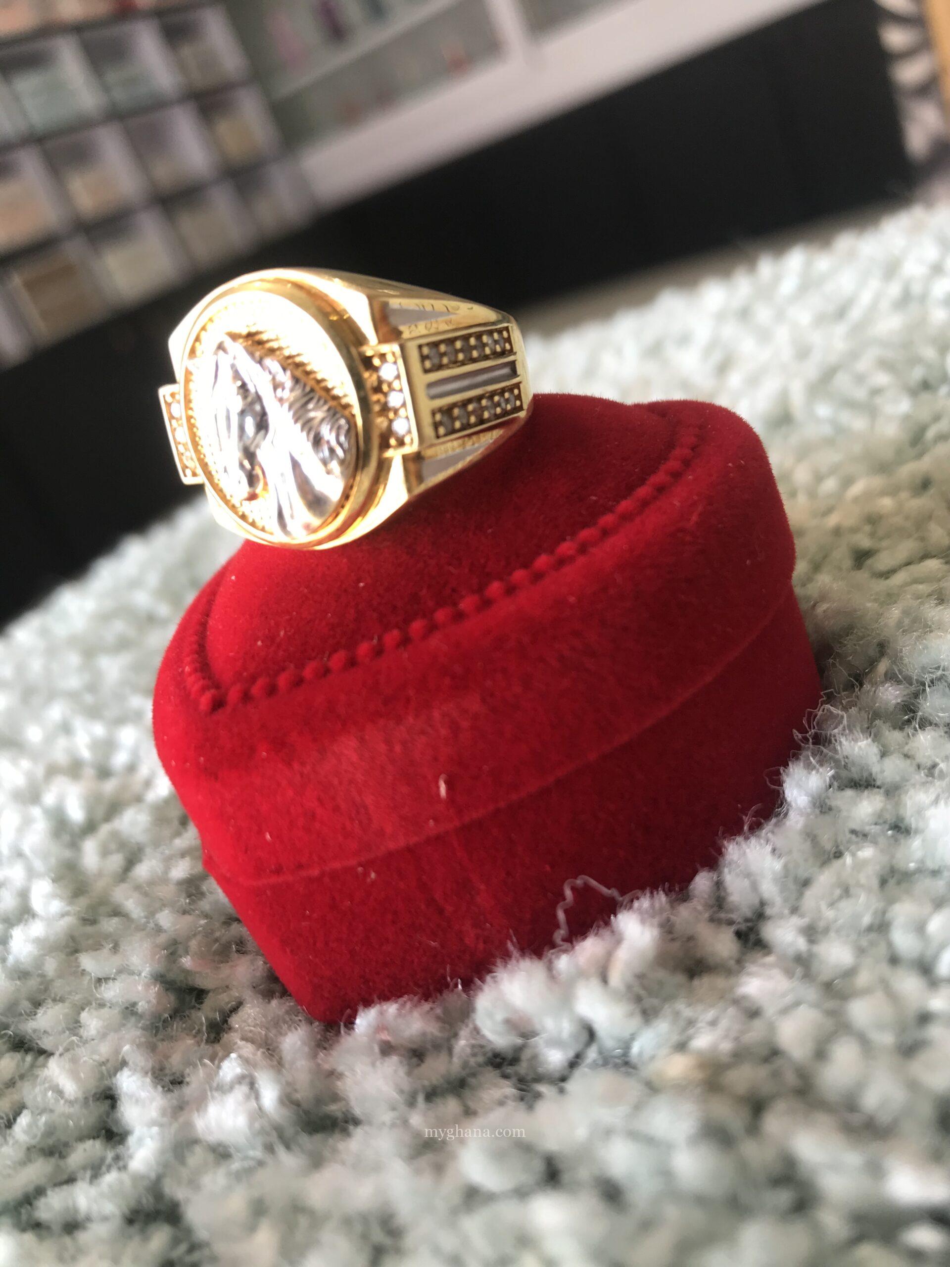 Gold table ring