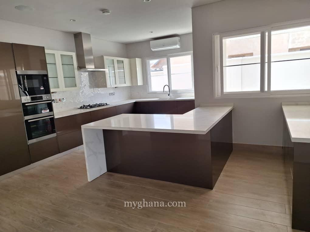 4 bedroom house in a gated community at East Airport to let