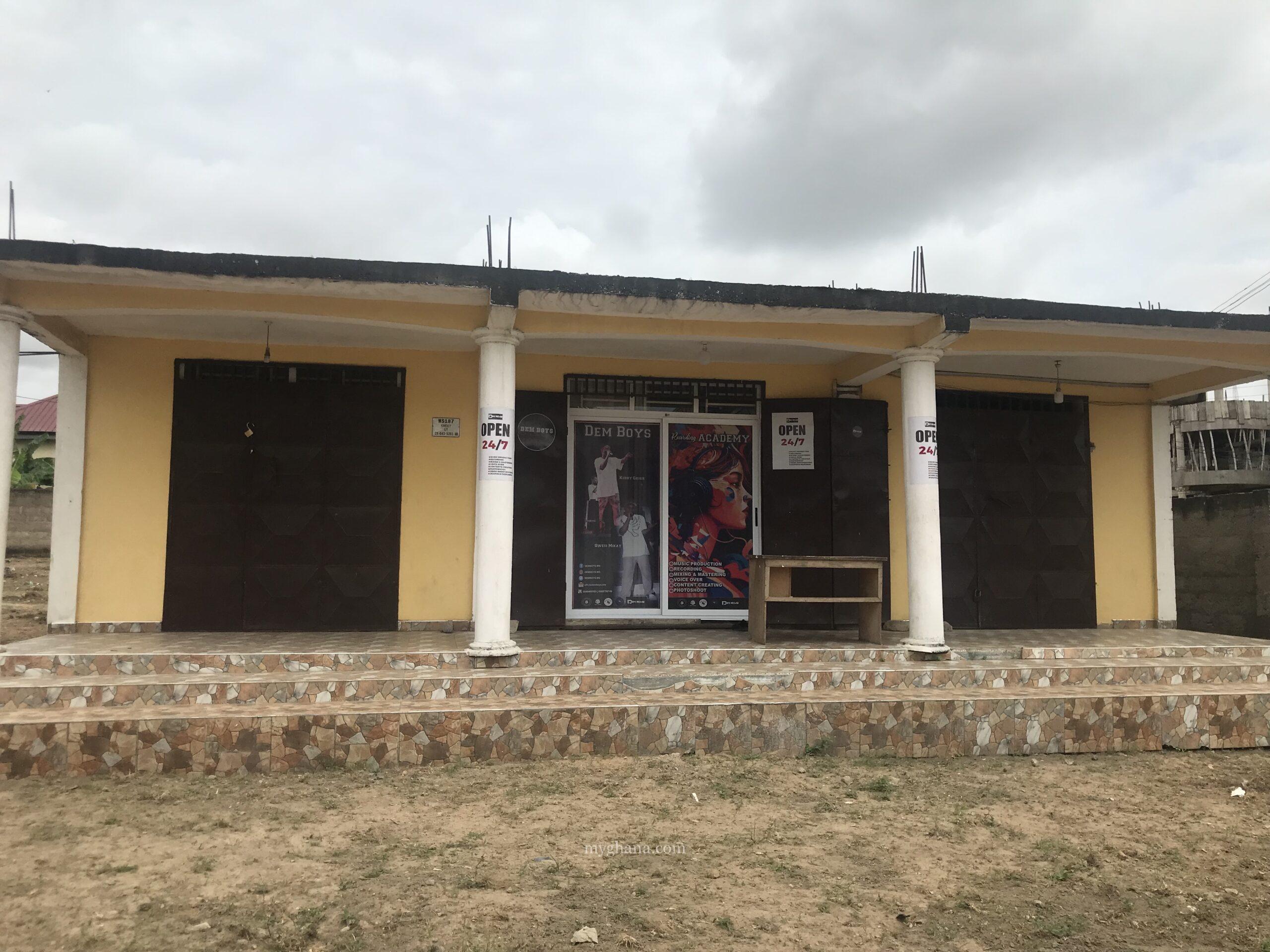 STORE OUTLET FOR RENT