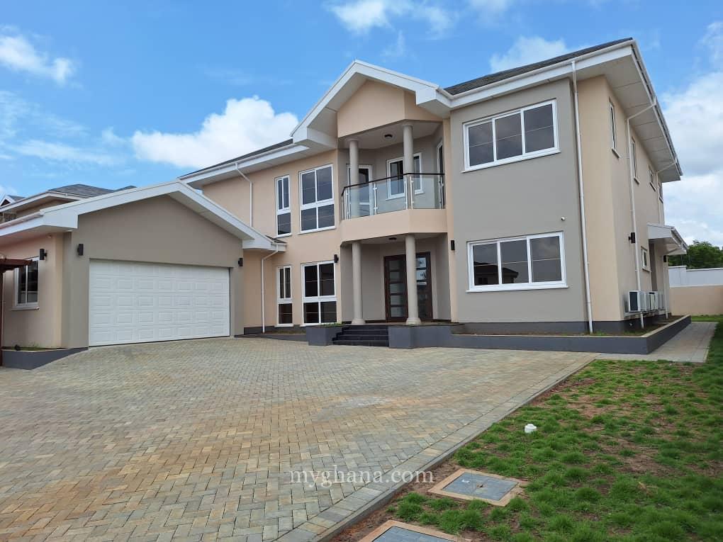 4 bedroom house in a gated community at East Airport to let