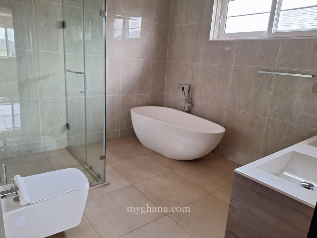 4 bedroom house in a gated community at East Airport to let