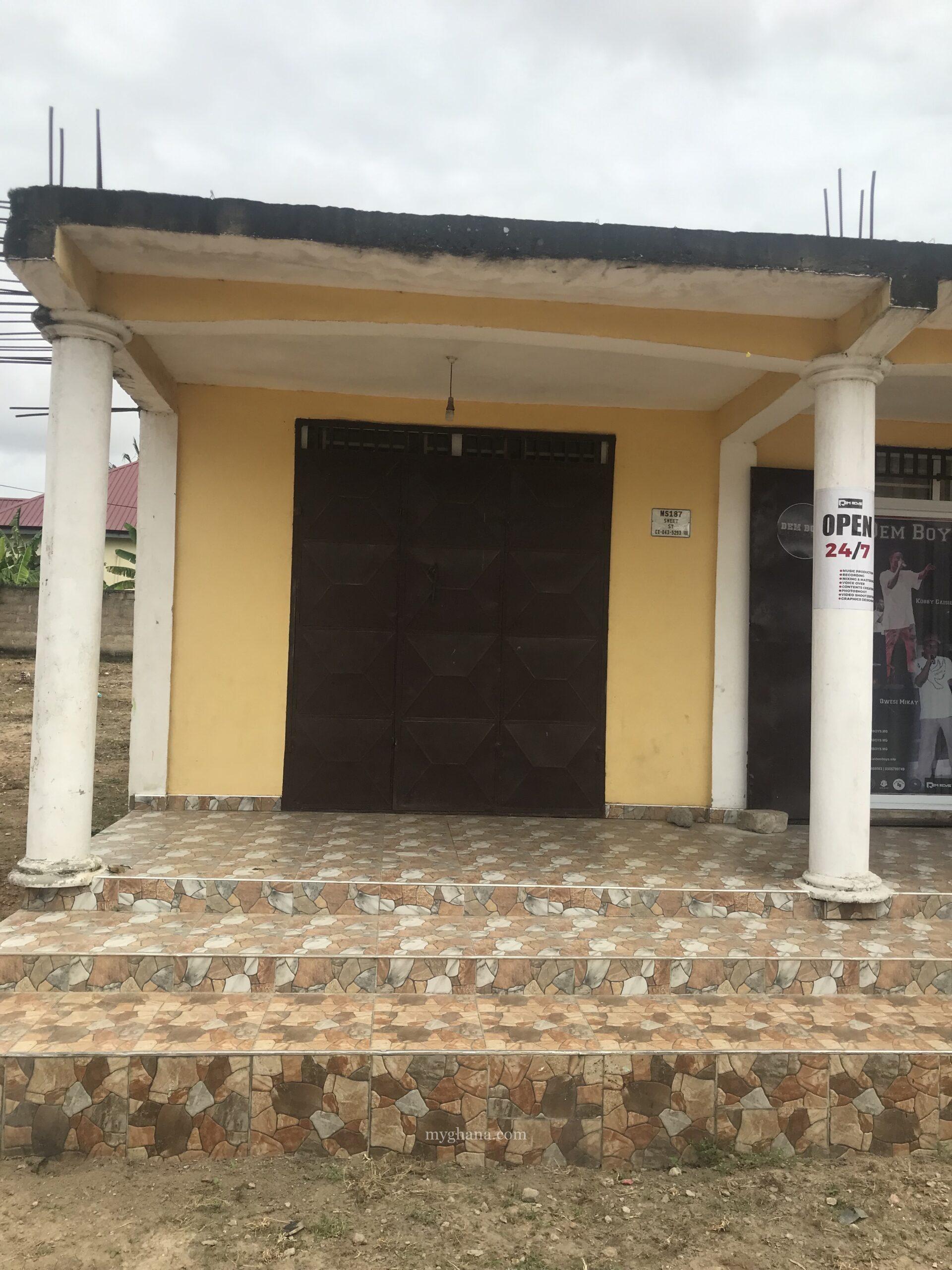 STORE OUTLET FOR RENT
