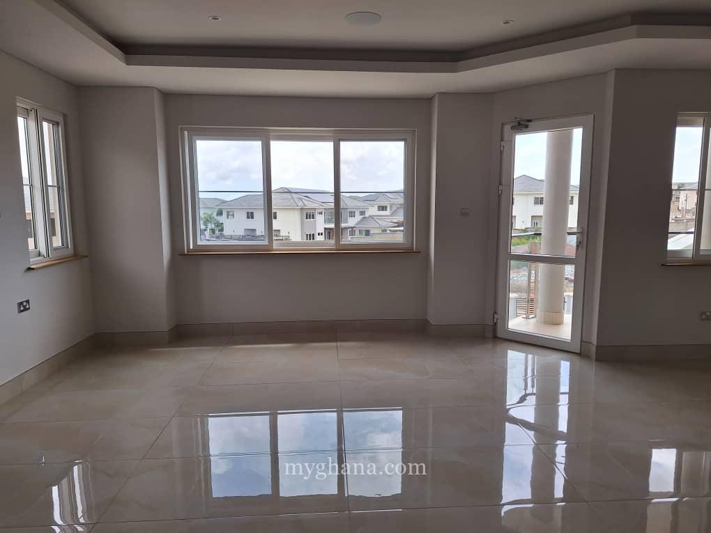 4 bedroom house in a gated community at East Airport to let