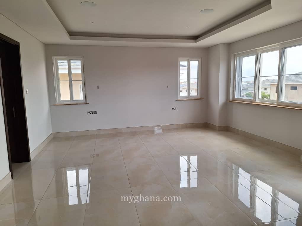 4 bedroom house in a gated community at East Airport to let