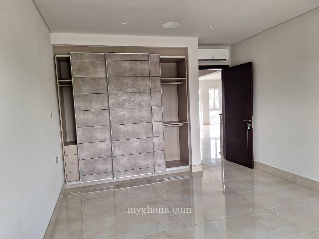 4 bedroom house in a gated community at East Airport to let