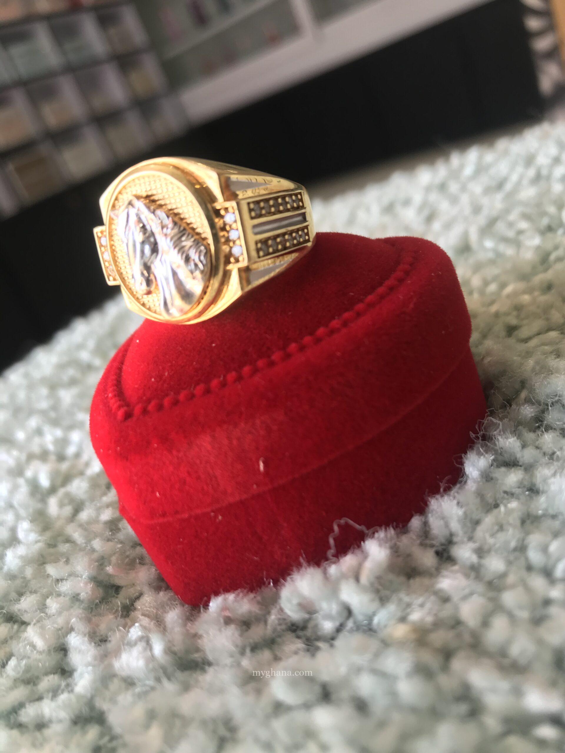 Gold table ring