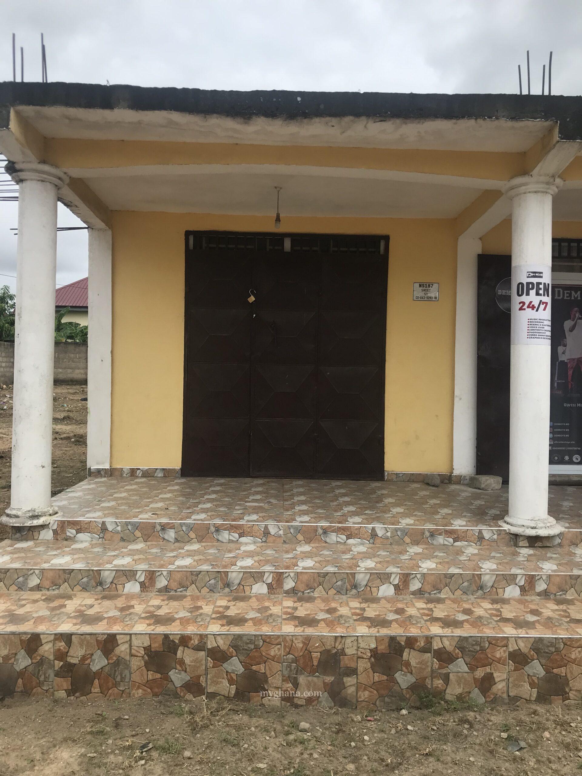 STORE OUTLET FOR RENT