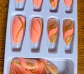 Press on nails