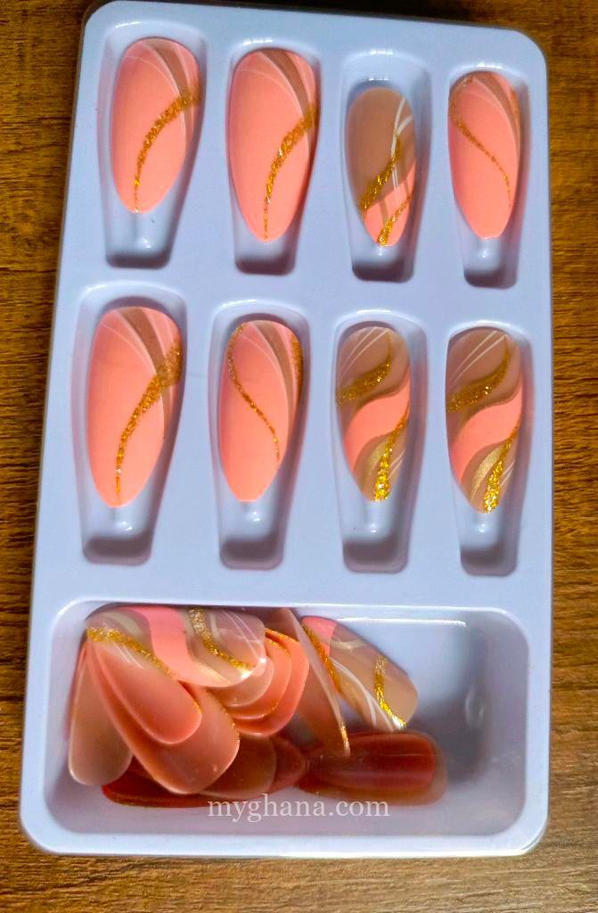 Press on nails