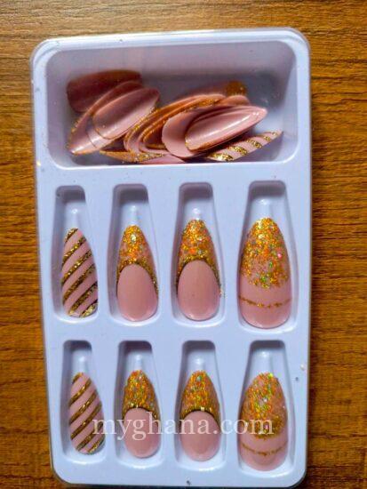 Press on nails
