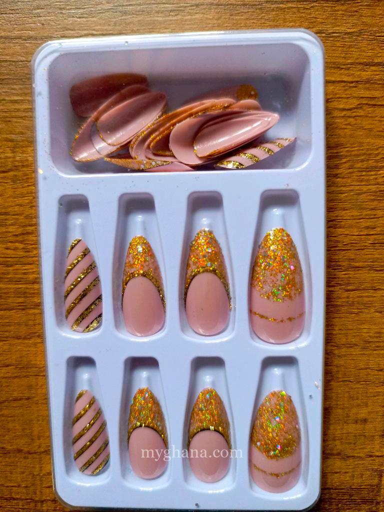 Press on nails