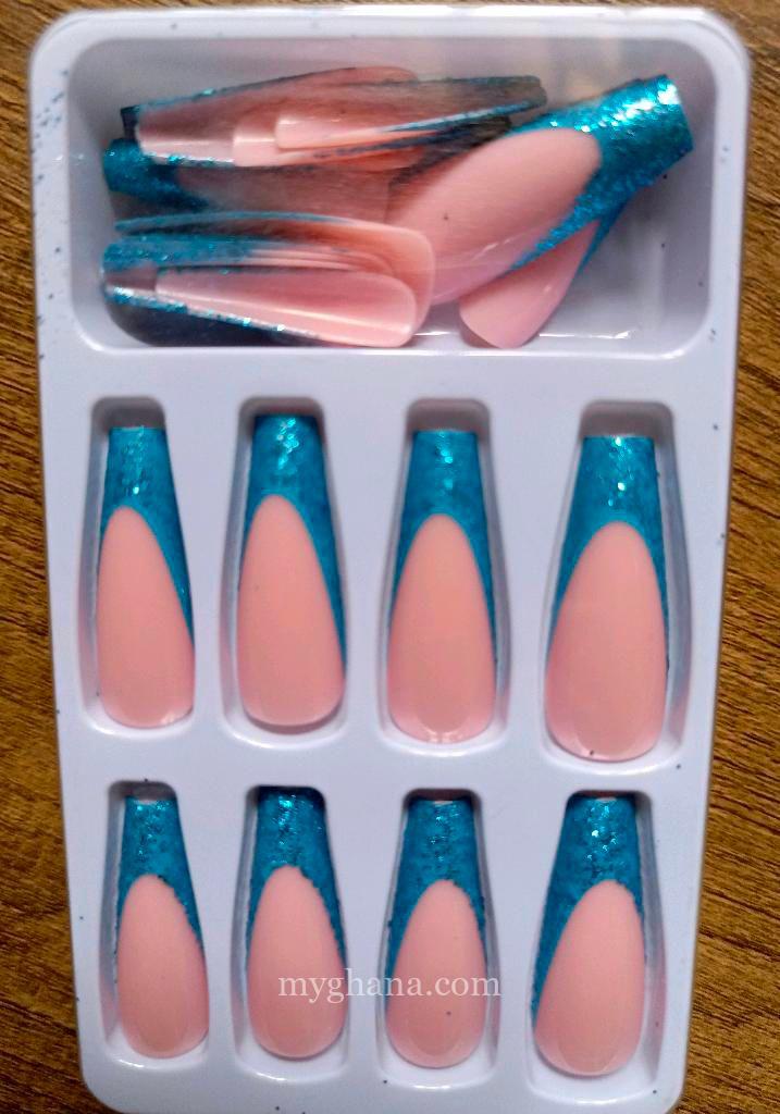 Press on nails
