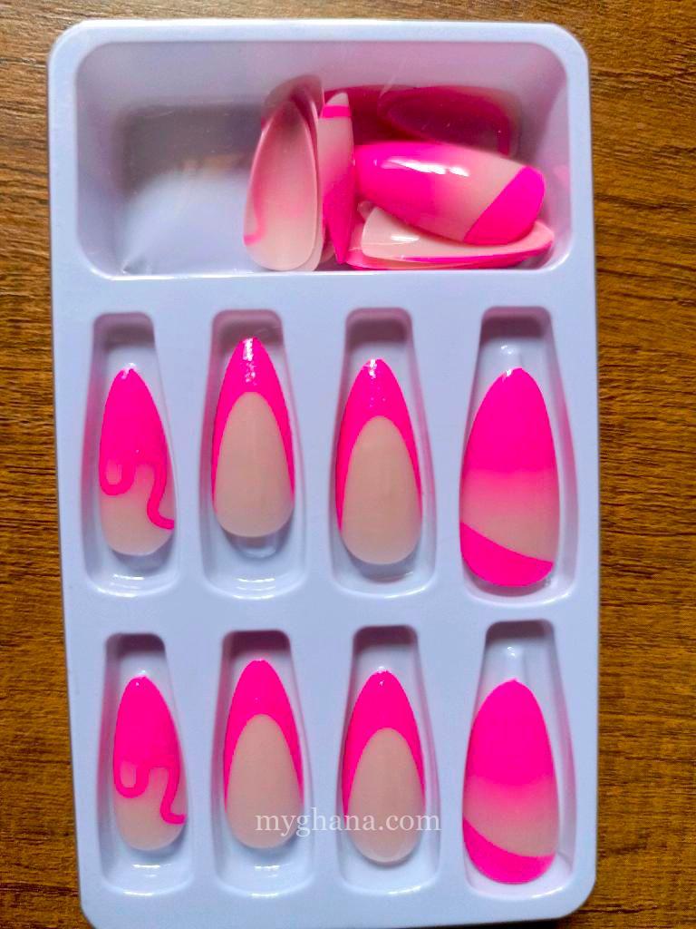 Press on nails