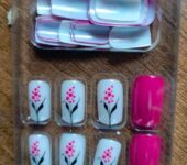 Press on nails