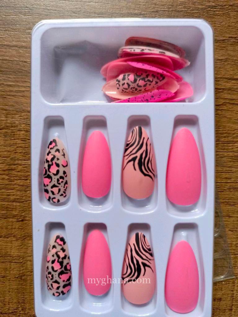 Press on nails