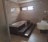 4 bedroom house with pool to let at Airport Residential Area, Accra