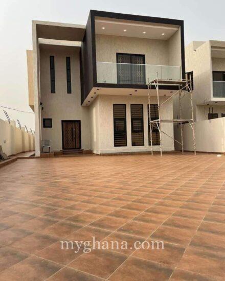 4 bed house with boys quarters for sale at Lakeside Estate