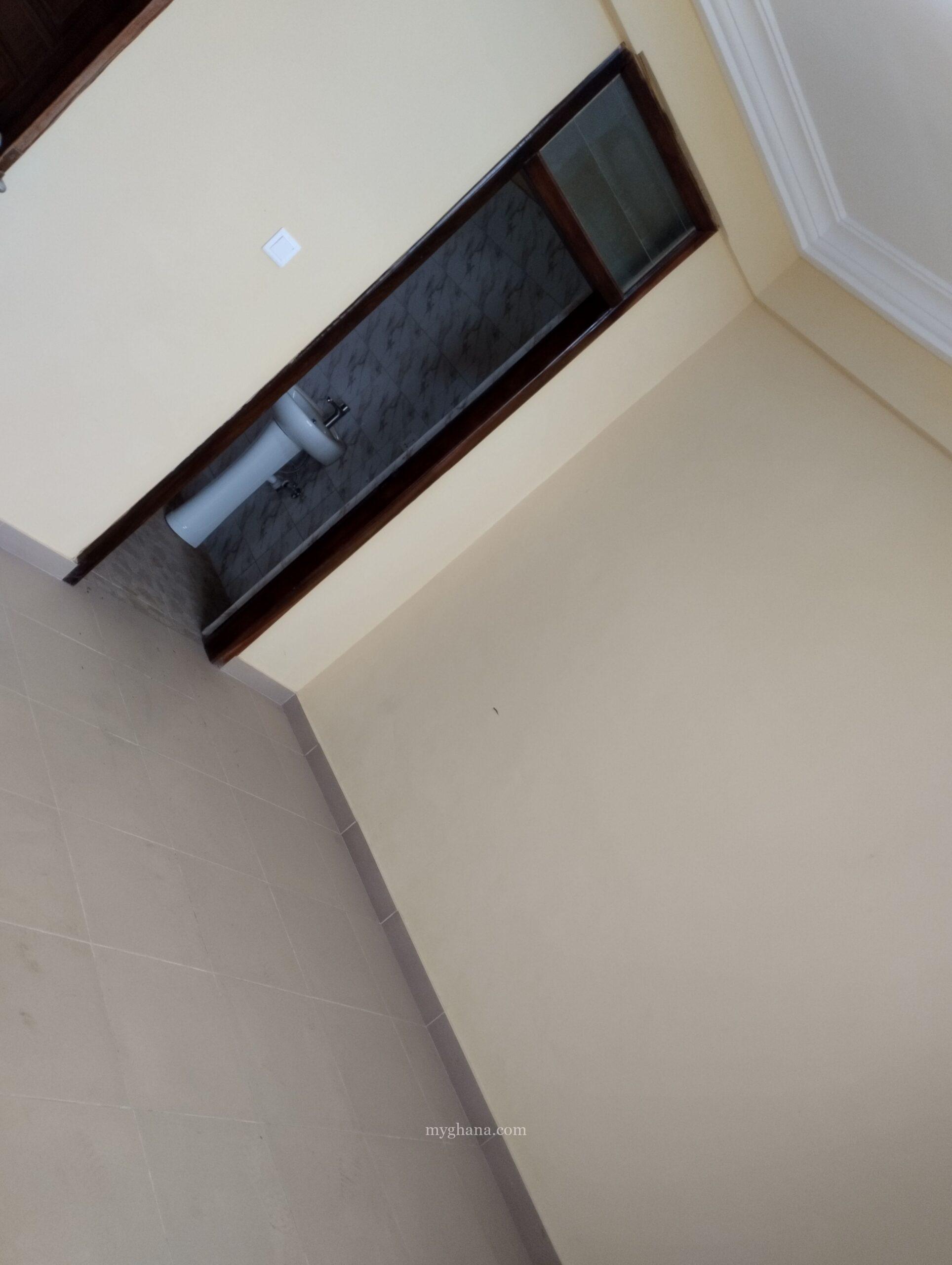 2 bedrooms apartment for rent at oyibi