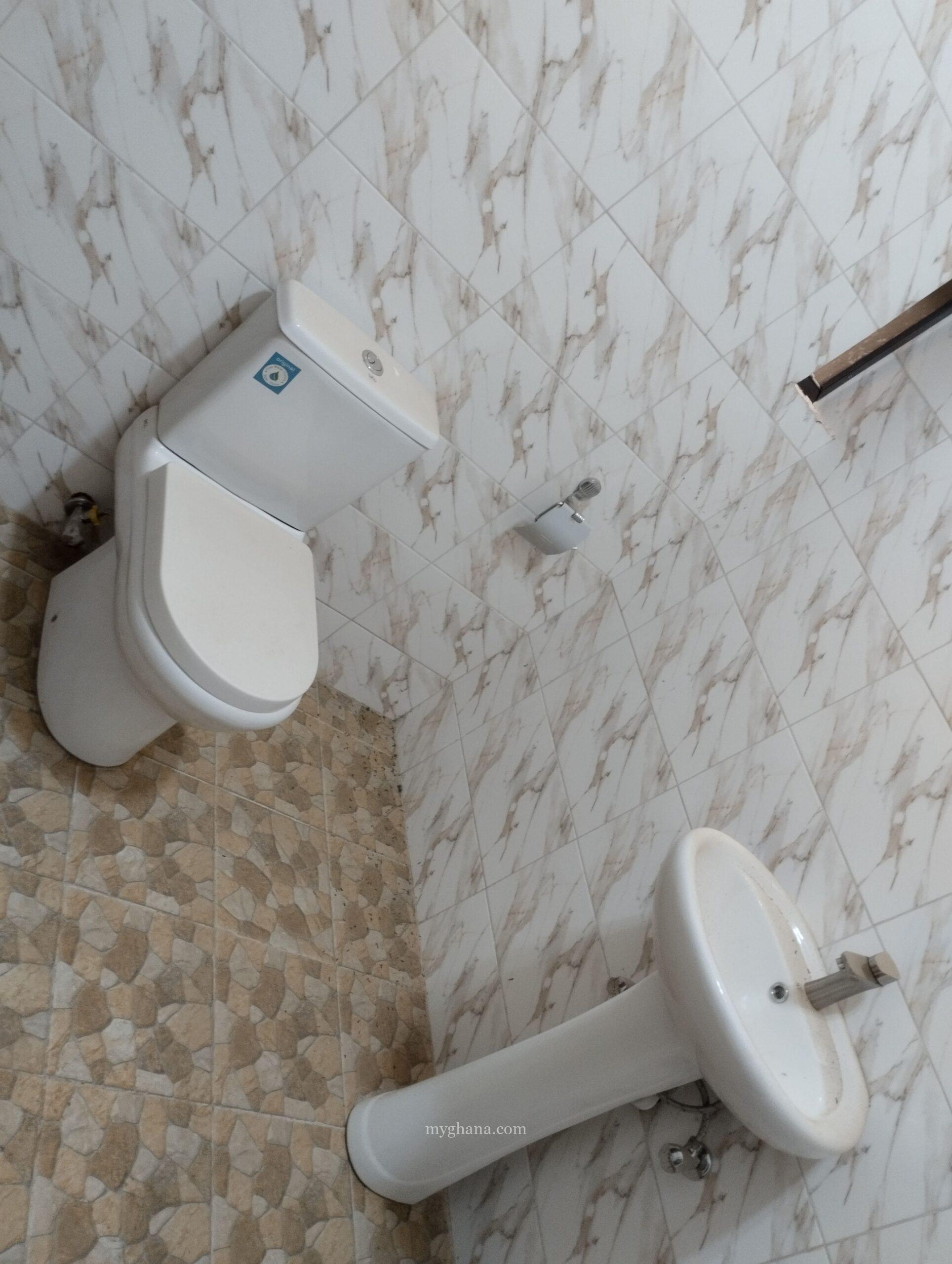 2 bedrooms apartment for rent at oyibi
