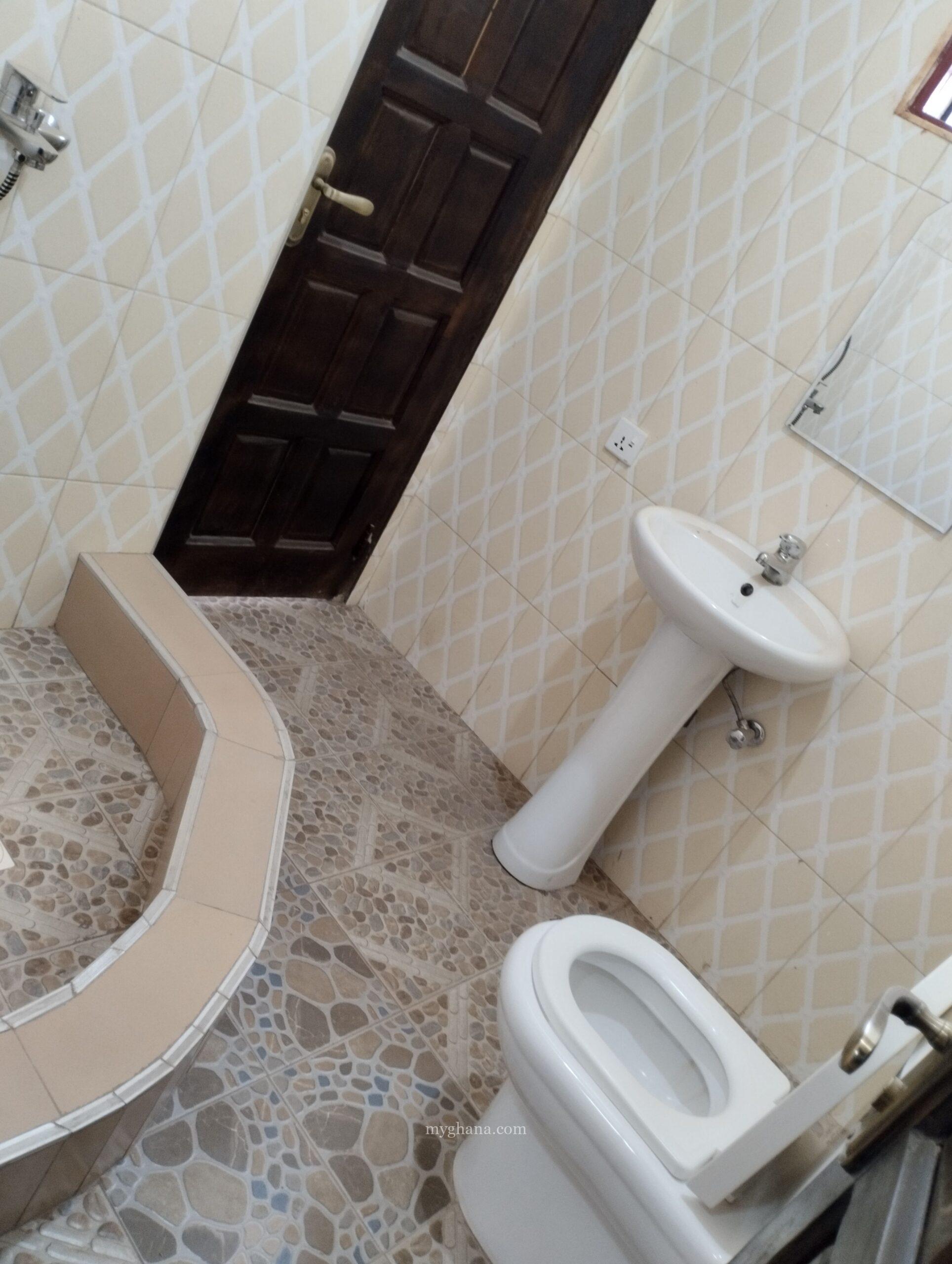 2 bedrooms apartment for rent at oyibi