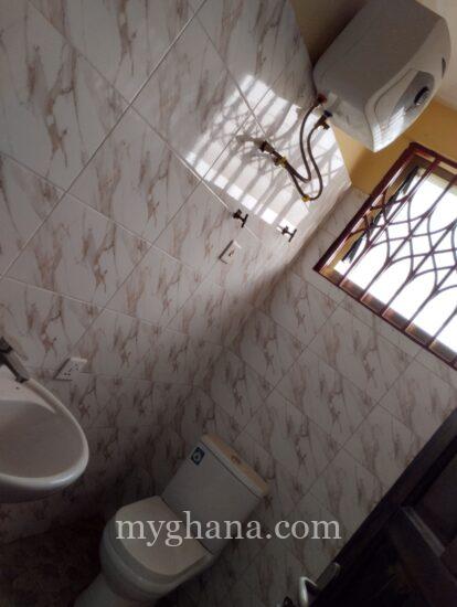 2 bedrooms apartment for rent at oyibi