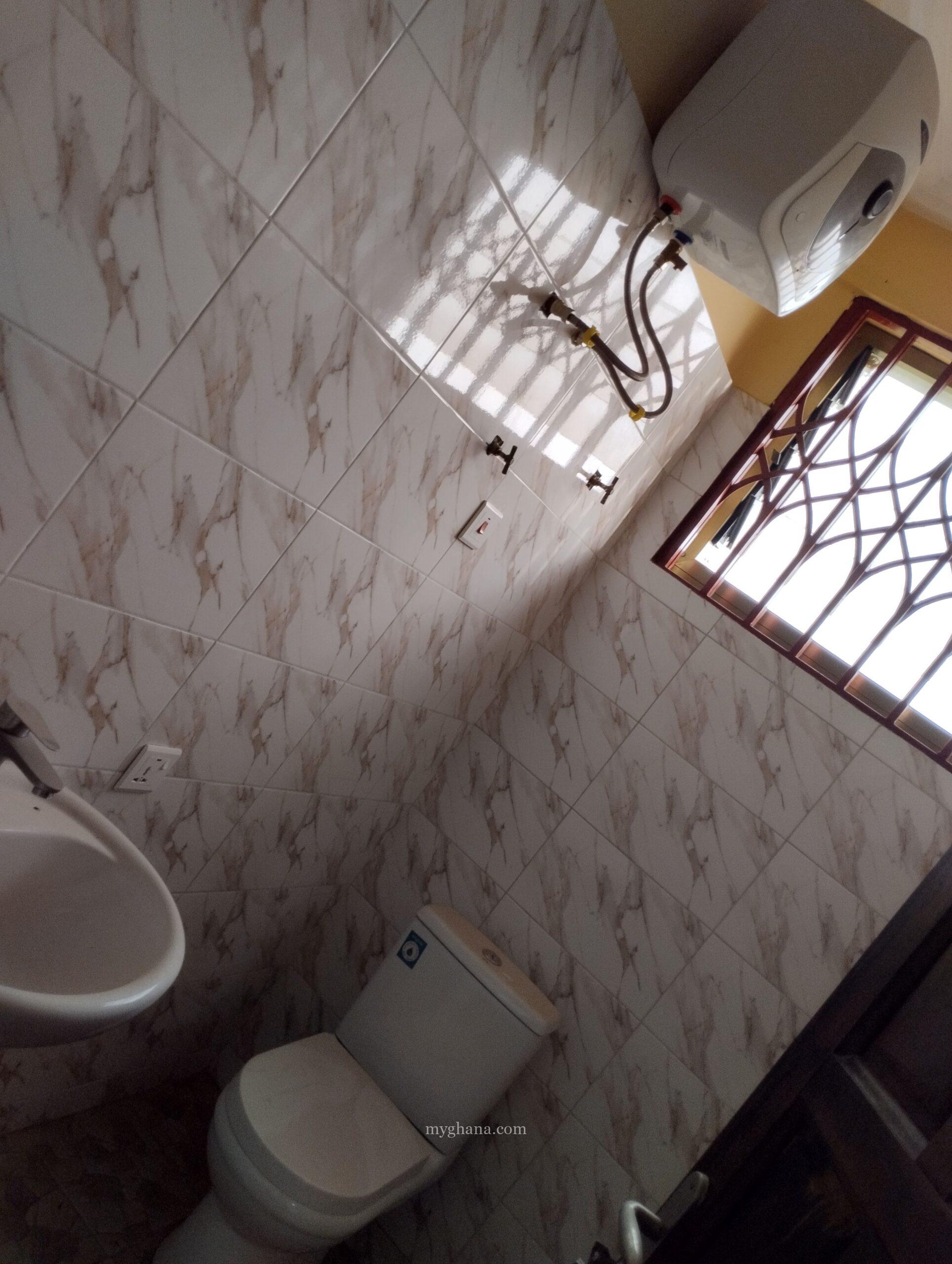 2 bedrooms apartment for rent at oyibi