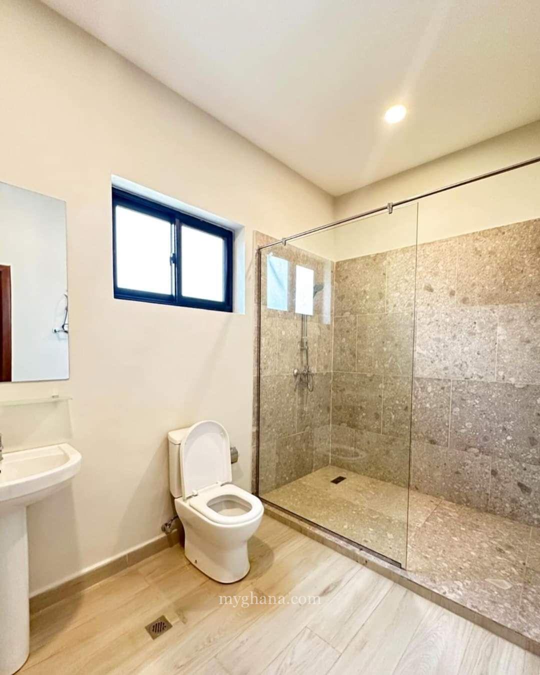 Executive 4 bed house for sale at Oyarifa
