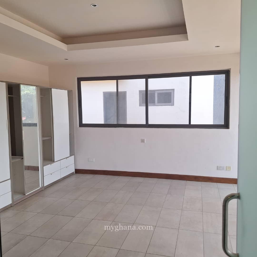 4 bedroom townhouse for rent at Abelemkpe in Accra