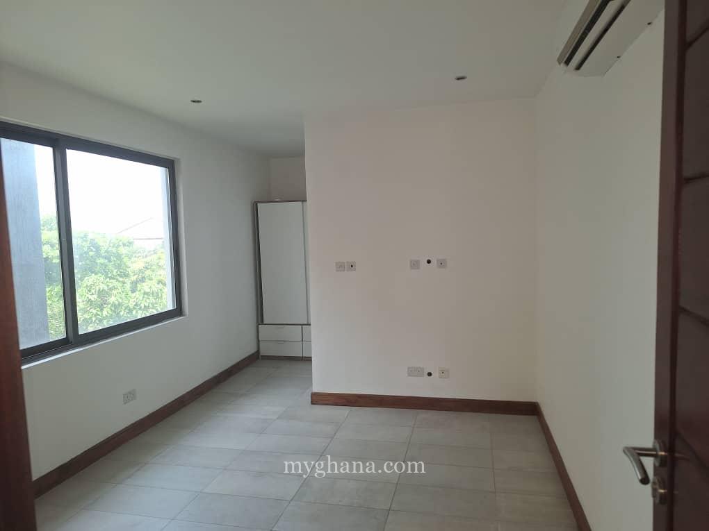 4 bedroom townhouse for rent at Abelemkpe in Accra