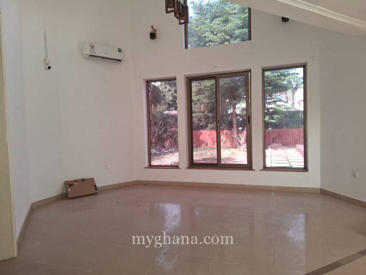 4 bedroom house with swimming pool to let at East Legon, Accra