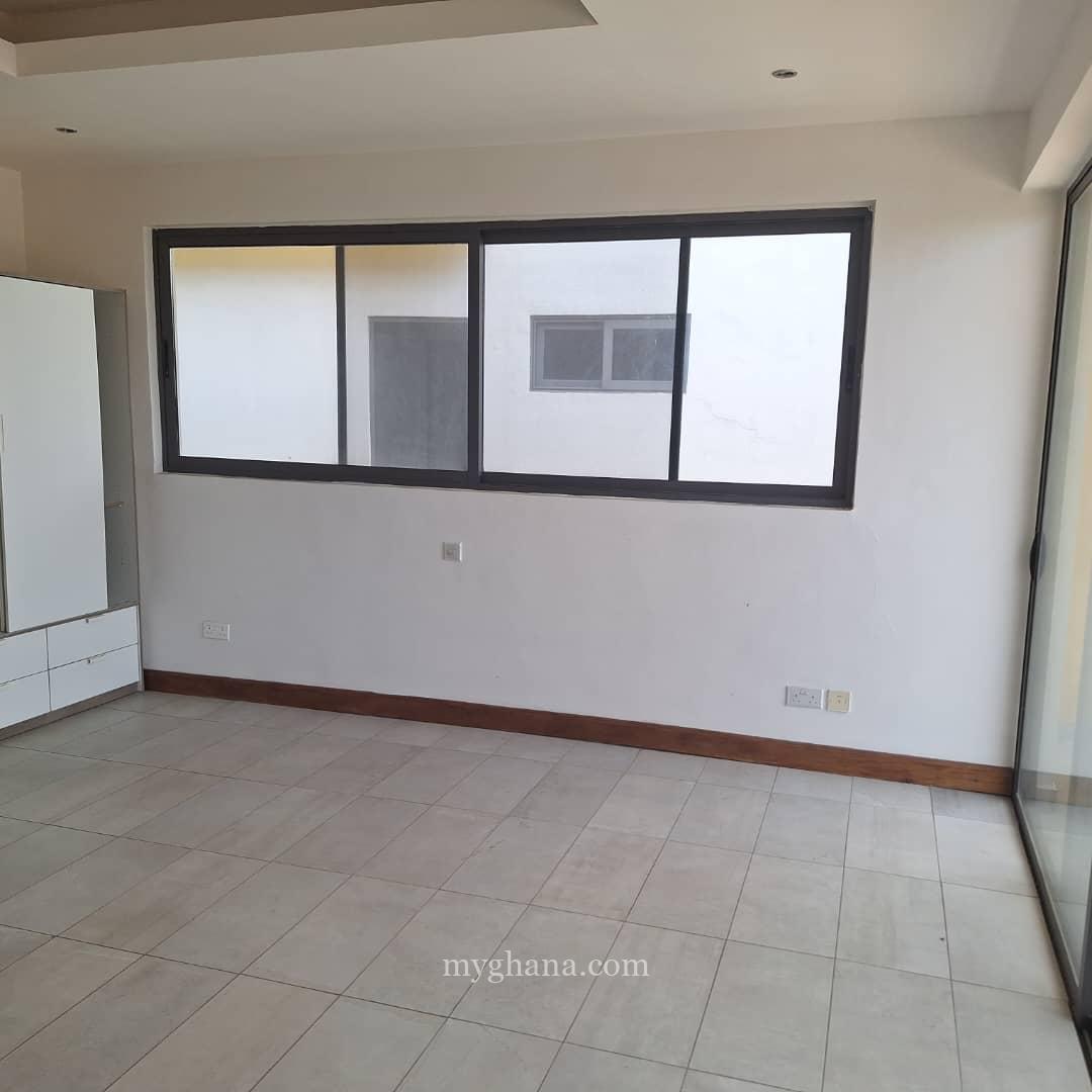 4 bedroom townhouse for rent at Abelemkpe in Accra