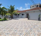 5 bedroom house with large garden to let at Tse Addo