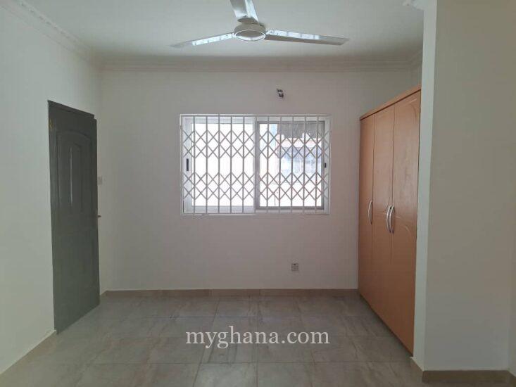 5 bedroom house with large garden to let at Tse Addo