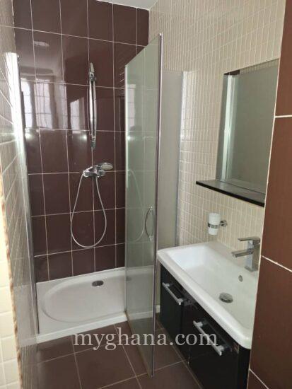 Executive 3 bedroom apartment with outhouse to let at Cantonments, Accra