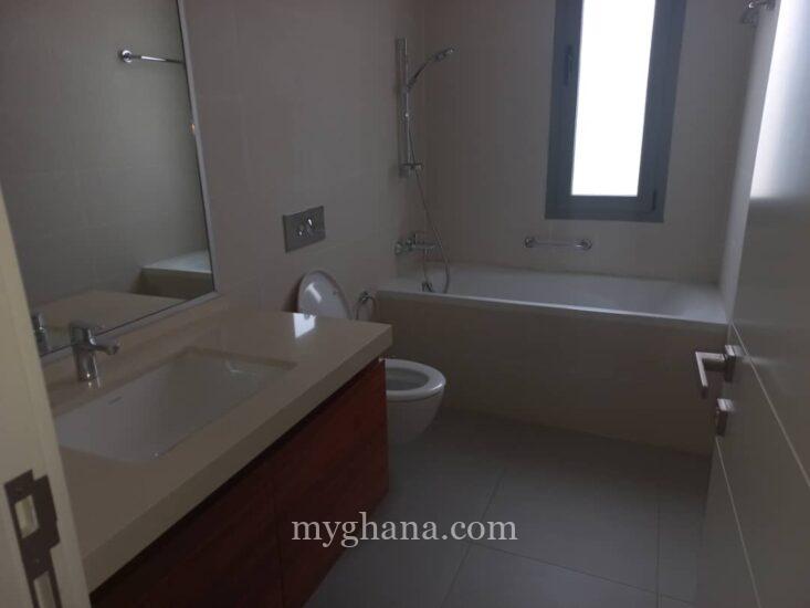 Executive 4 bedroom furnished to let at Movenpick Hotel, Ridge – Accra