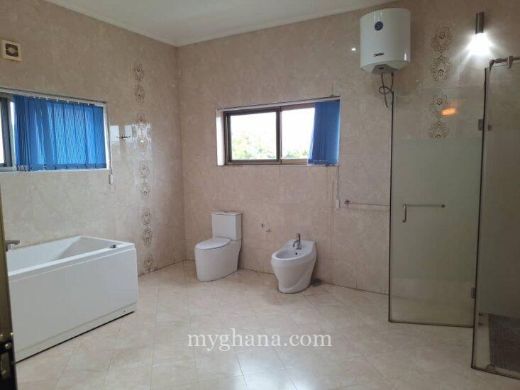 6 bedroom townhouse to let at Cantonments near the Japan Embassy