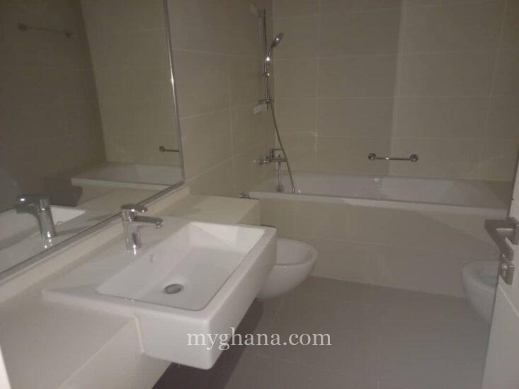 Executive 4 bedroom furnished to let at Movenpick Hotel, Ridge – Accra