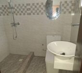 5 bedroom house with large garden to let at Tse Addo