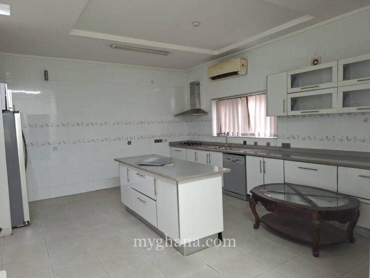 6 bedroom townhouse to let at Cantonments near the Japan Embassy