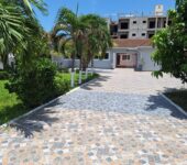 5 bedroom house with large garden to let at Tse Addo