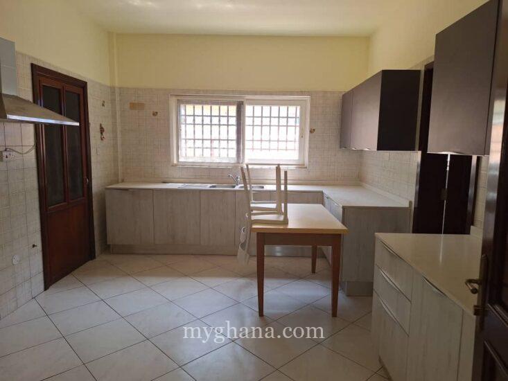 4 bedroom townhouse to let at Labone, Accra