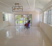 5 bedroom house with large garden to let at Tse Addo