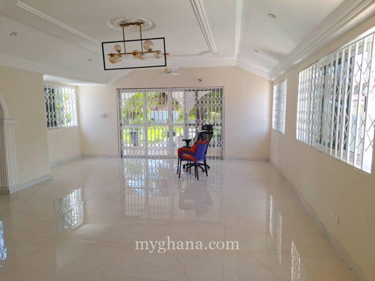 5 bedroom house with large garden to let at Tse Addo