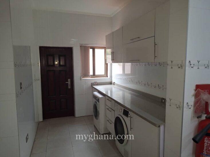 6 bedroom townhouse to let at Cantonments near the Japan Embassy