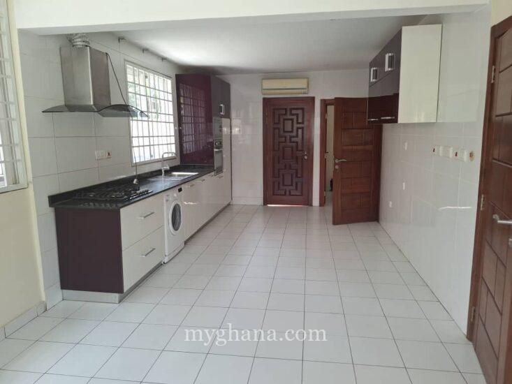 5 bedroom townhouse to let at Cantonments, Accra