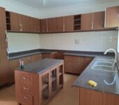 5 bedroom house with large garden to let at Tse Addo