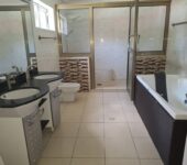 4 bedroom house with swimming and garden to let at Cantonment, Accra