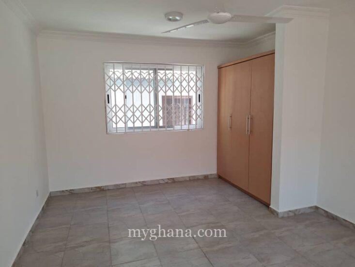 5 bedroom house with large garden to let at Tse Addo