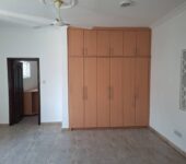 5 bedroom house with large garden to let at Tse Addo
